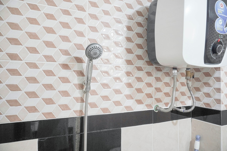 Bathroom 3, Cozy Living Studio At Green Bay Pluit Apartment, Jakarta Utara