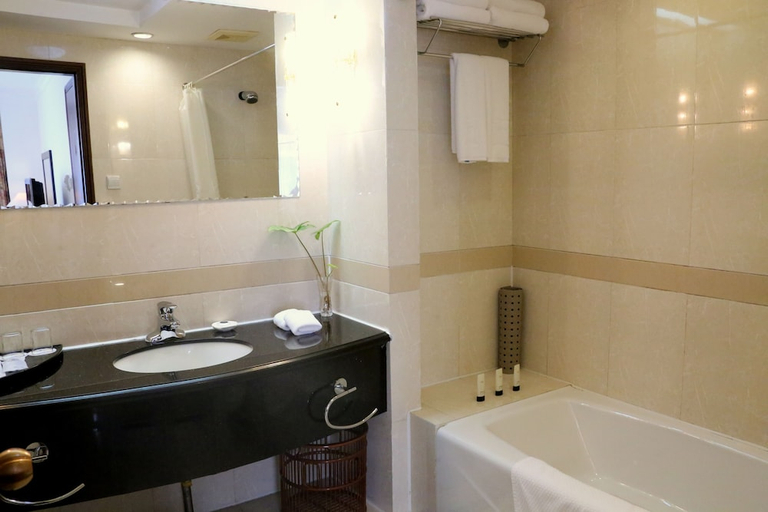 Bathroom 5, C&D Hotel Xiamen, Xiamen