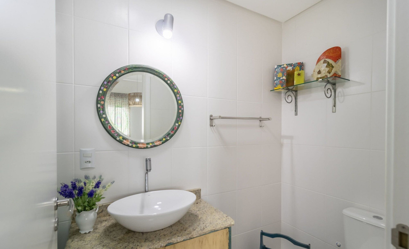 Bathroom, Moderno Apto c/ Piscina em Canasvieiras RCP202, Florianopolis