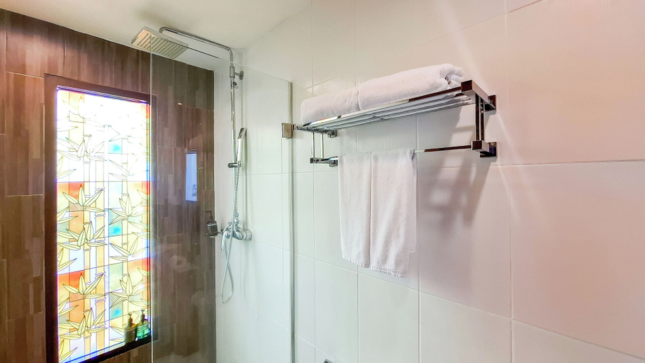 Bathroom 4, Quality Beach Resorts and Spa Patong, Phuket Island