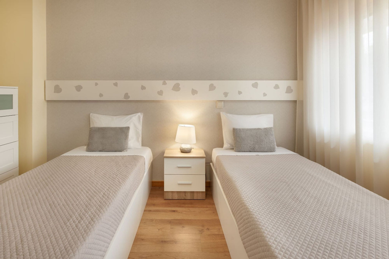 Room 2, Apartamento Girassol - Minho s Guest, Braga