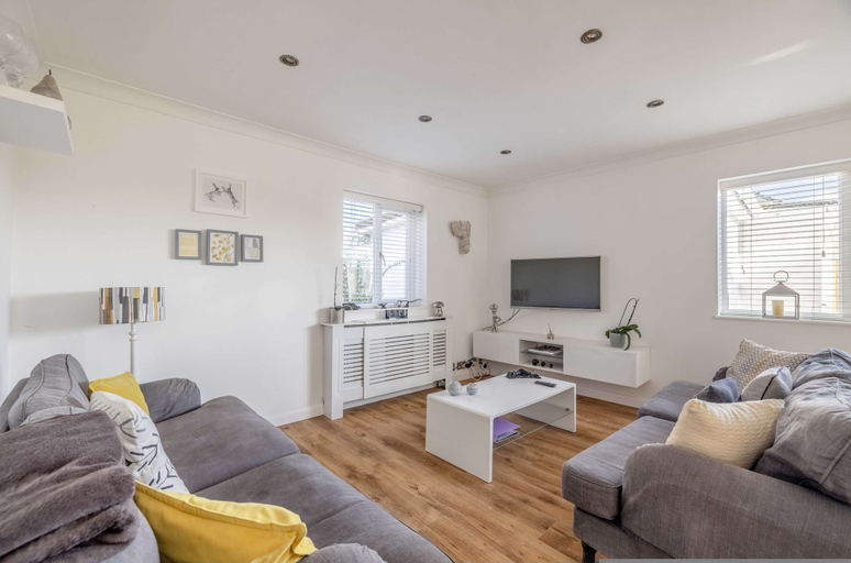 Room 5, Host Stay Meadow Way, Windsor and Maidenhead