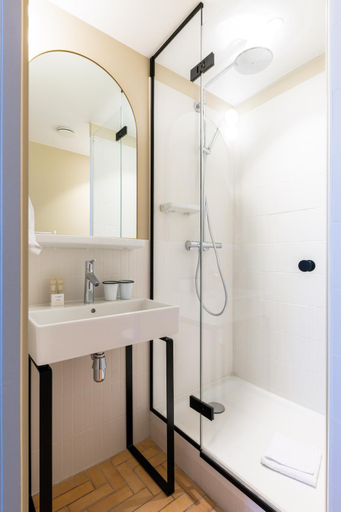 Bathroom 4, Hotel Du Midi Gare de Lyon, Paris
