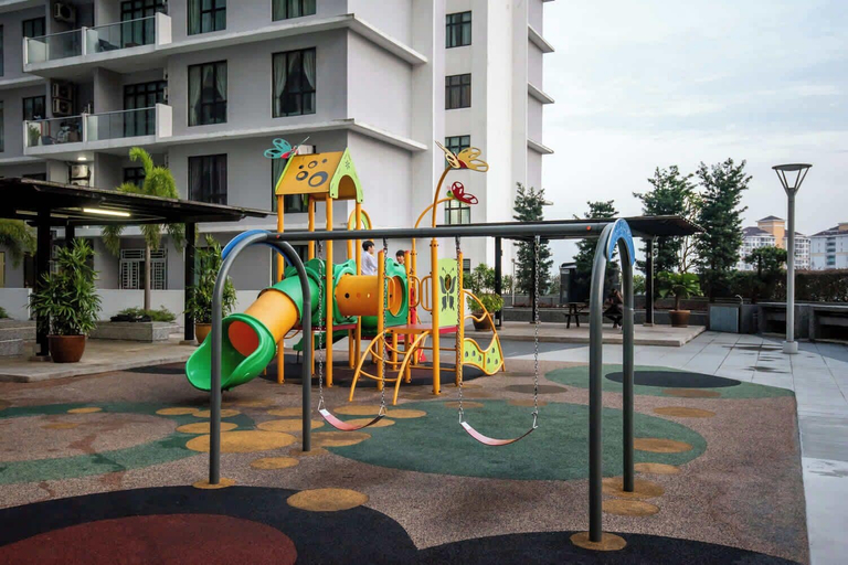 Interior 4, Stylish 4BR Near Paradigm Mall, Pool, Free Parking, Johor Bahru