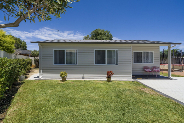 Exterior 4, Bright and Spacious 2-bed Thornlie Family Home, Perth