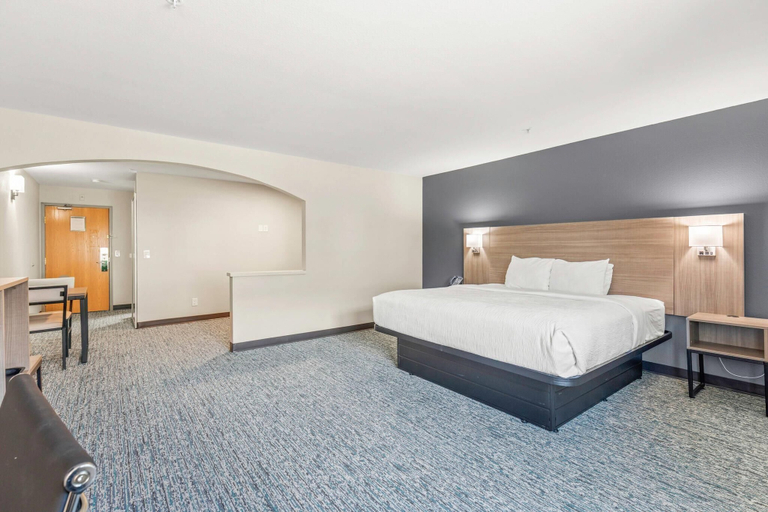 Bedroom 3, Quality Inn & Suites On the River, Garfield