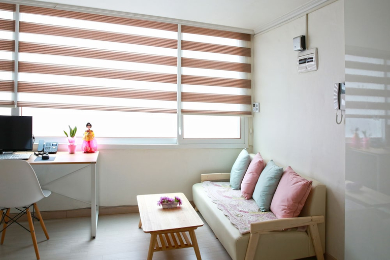 Public Area 3, Wow Hills Guest House, Mapo