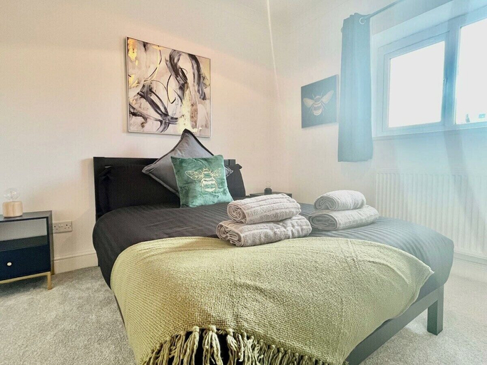 Exterior 4, Cozy & Spacious 3-bedroom Home, Swansea