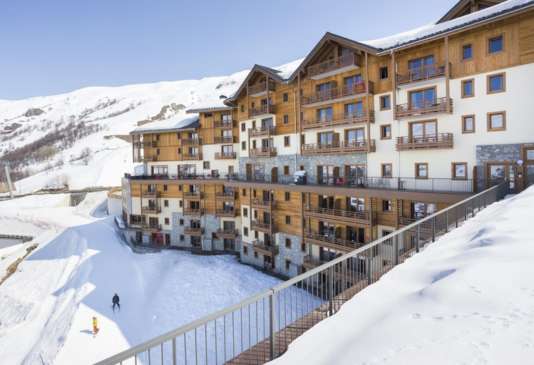 Exterior & Views 2, Chalet in France With Spa & Heated Pool, Savoie