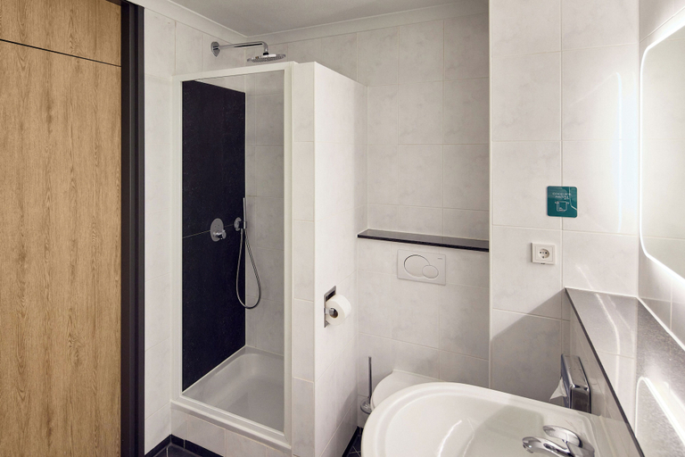 Bathroom 3, Van der Valk Hotel Volendam, Edam-Volendam