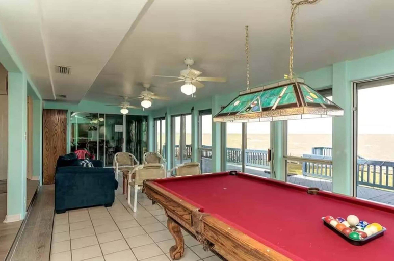 Room 2, Bayside Paradise 4BR Home w Patio Games Room, Cameron