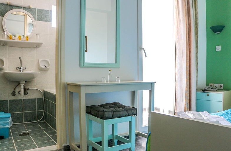 Bathroom 3, Mirtos Hotel, Crete