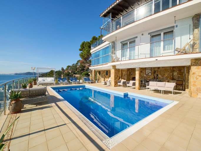 3, Villa in Cala Canyelles with Sea Views Pool, Girona