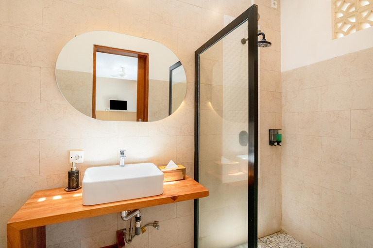 Bathroom 2, KIKI VILLAGE BATHTUB AND LIVING ROOM, Badung