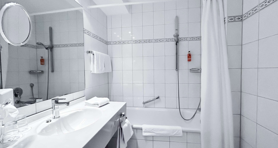 Bathroom 5, Berghotel Hammersbach, Sure Hotel Collection by Best Western, Garmisch-Partenkirchen