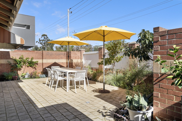 Outdoor dining 5, Bright Family Stay With Outdoor Space, Stirling