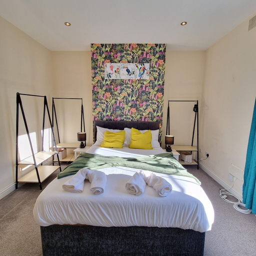 Room 3, 2-Bedroom with Free Parking in Coventry, Coventry