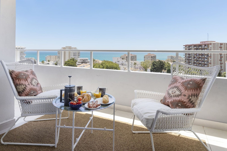 Room 1, Central Apartment with Seaview Terrace and Pool, Málaga