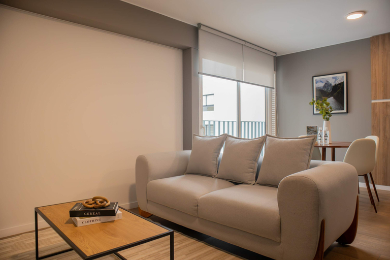 Room 4, w Inviting 2BR w Balcony in Lively Miraflores, Lima