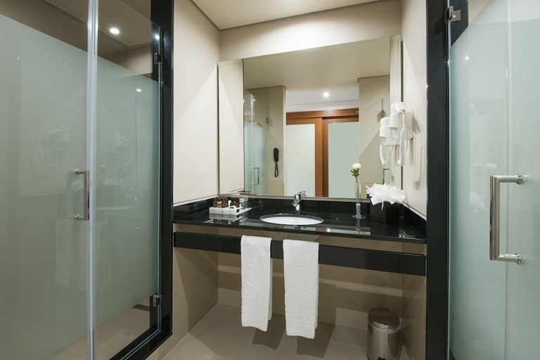 Bathroom 4, Vila Gale Collection Braga Hotel, Braga