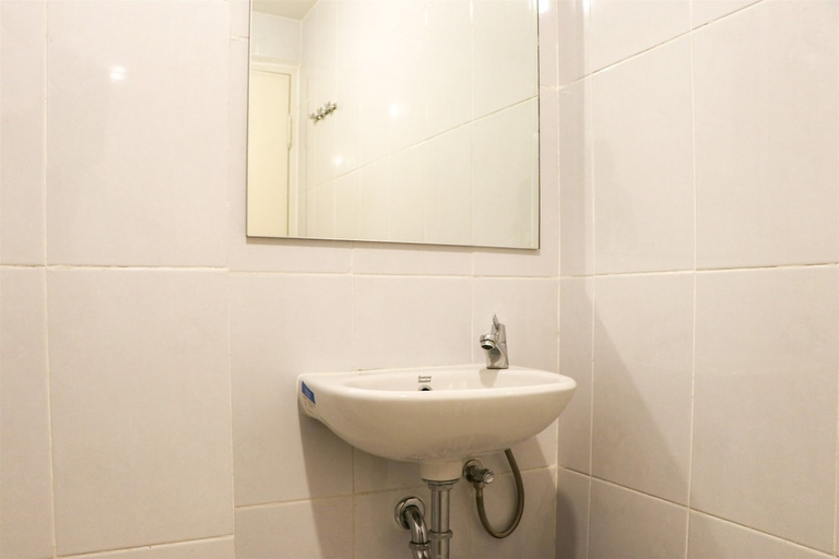 Bathroom 3, Comfortable Stay 2Br Apartment At Tokyo Riverside Pik 2, Tangerang