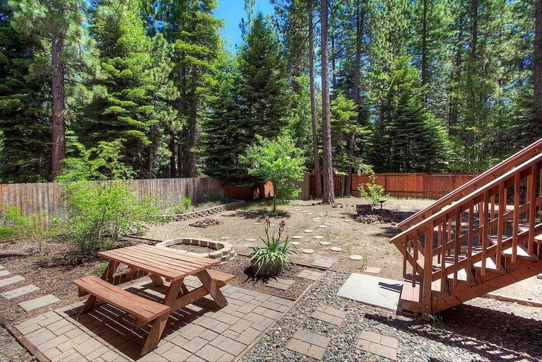 Outdoor dining 3, Pine Mountain Paradise 3 Bedroom Home by RedAwning, El Dorado