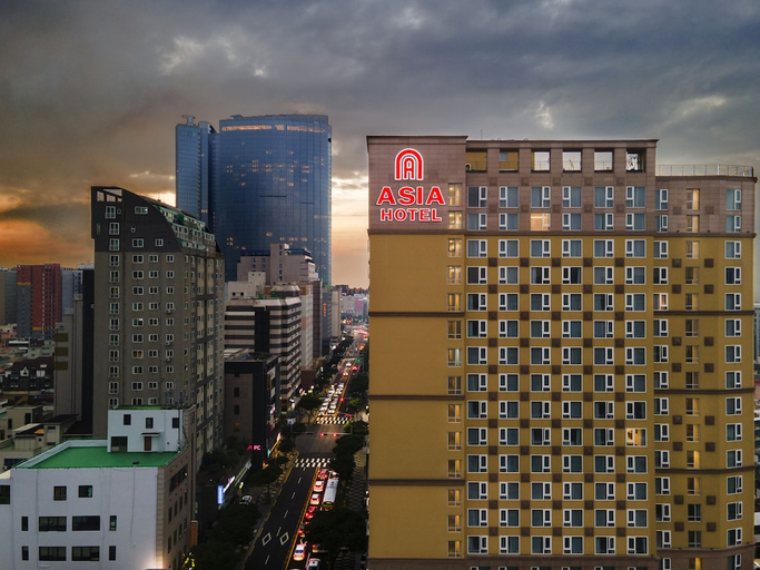 Exterior & Views