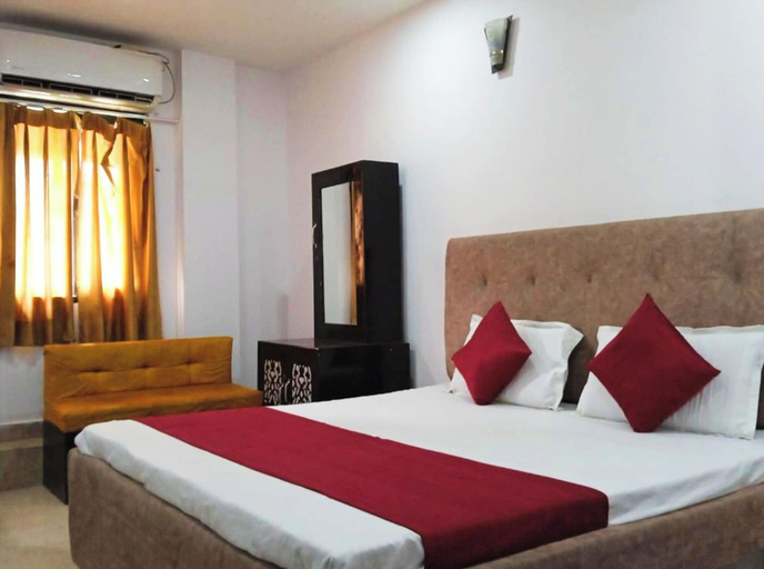 Room 4, Hotel M-E-T-R-O Regency Lucknow, Lucknow