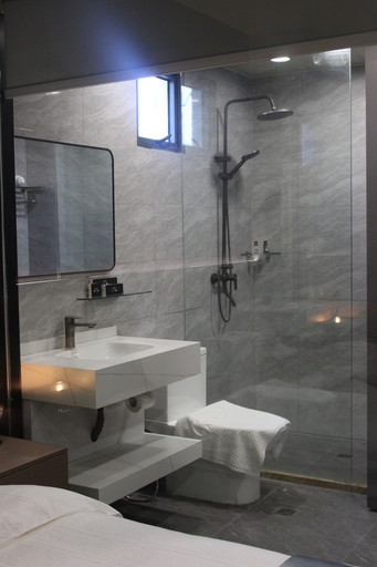 Bathroom 4, Skyport Hotel, Pasay City