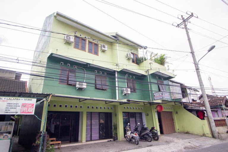 Exterior & Views, OYO 3707 Halona Guesthouse, Sleman
