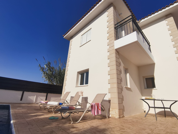 Room 2, Minas Villa Pool Wifi and Close to Sirena bay