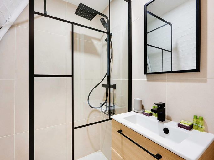 Bathroom, Cosy apartment - 1BR/6P - Batignolles, Paris