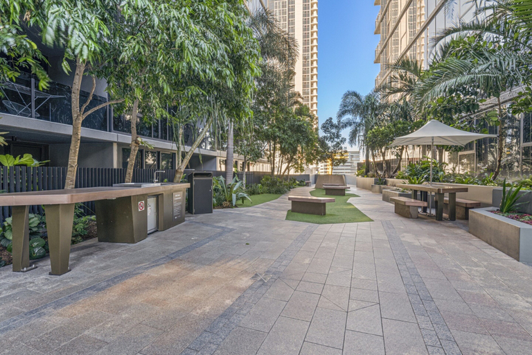 Outdoor dining 2, Modern South Bank Apt Walk to Dining, Brisbane