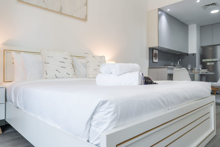 Room 4, Stylish Studio Apartment in Tecom s Prime Location, Dubai