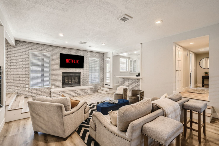 Room 2, Lux Life Central Location for Business or Play, Clark