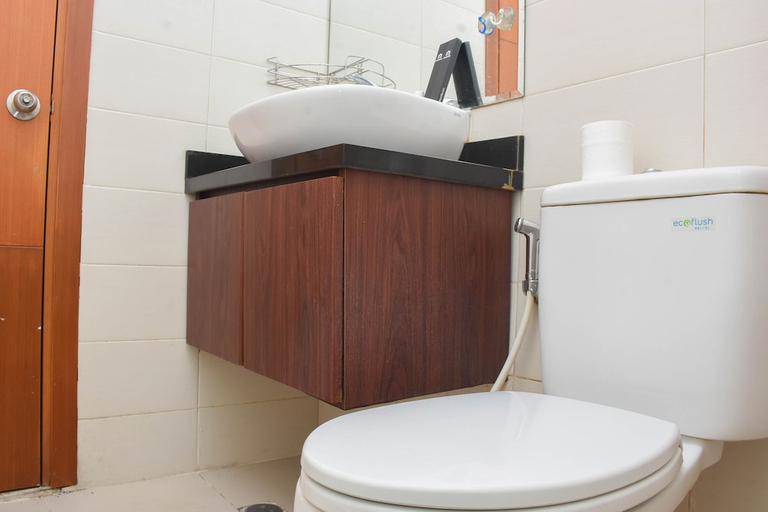 Bathroom 3, Great Location And Comfy 1Br Apartment At Woodland Park Residence, South Jakarta