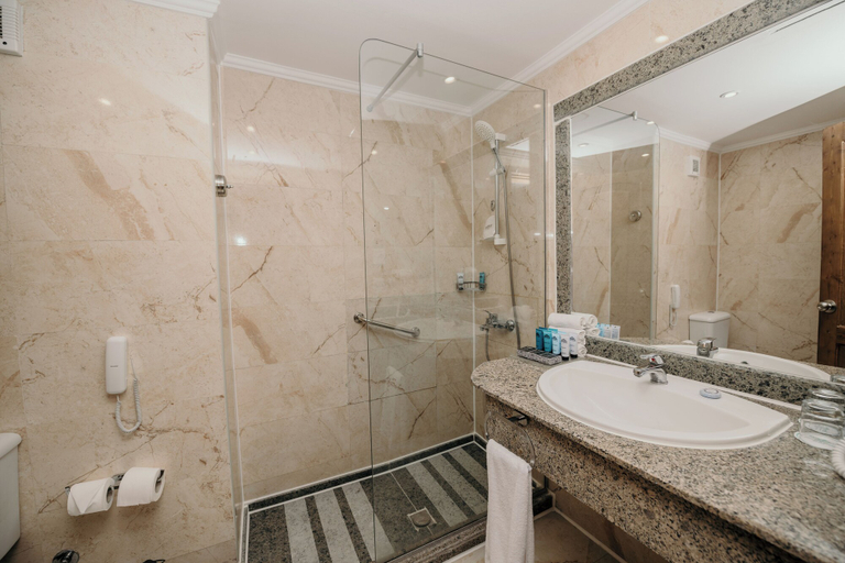 Bathroom 5, SUNRISE Aqua Joy Resort - All inclusive, Al-Ghurdaqah