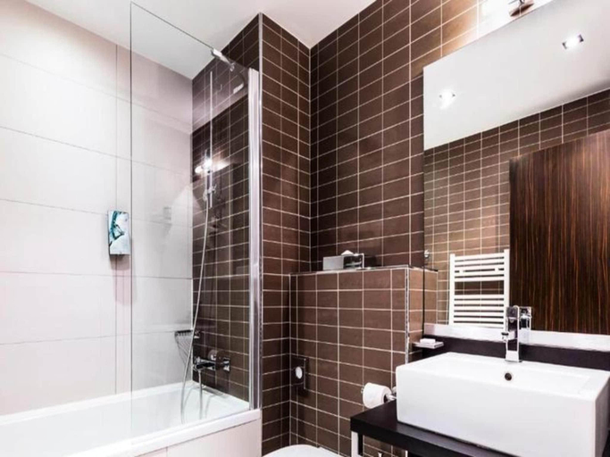 Bathroom 3, Aparthotel Adagio Marseille Timone, Bouches-du-Rhône