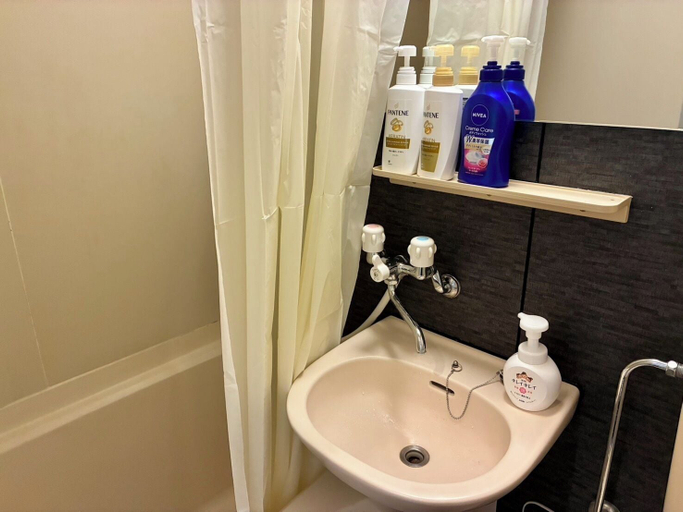 Bathroom 4, Corpo SKR, Nishitōkyō