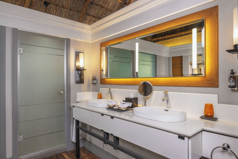 Bathroom 3, Chobe Water Villas, Kabe