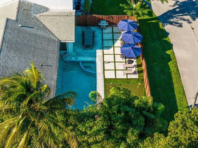 Interior 4, Heated Pool - Putting Green - 5 min From Beach!, Broward