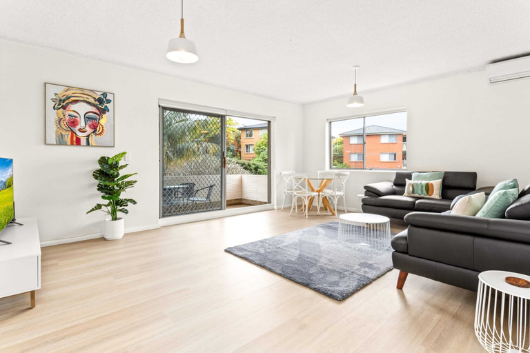 Living area 4, Bright and convenient apartment, close to shops, Sydney