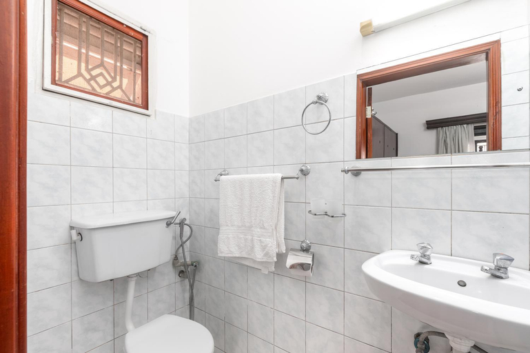 Bathroom 3, Corinya Serviced Apartments, Entebbe