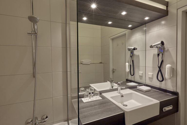 Bathroom 3, H+ Hotel Koln Hurth, Rhein-Erft-Kreis