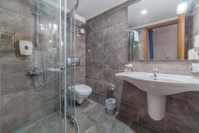 Bathroom 5, Justiniano Club Alanya, Manavgat
