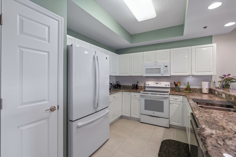 Room 3, Sunny 3BR Condo Steps to Beach Pool NSB FL, Volusia