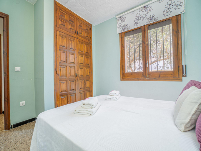 4, Relaxing Garden Villa - Ideal for Families, Girona
