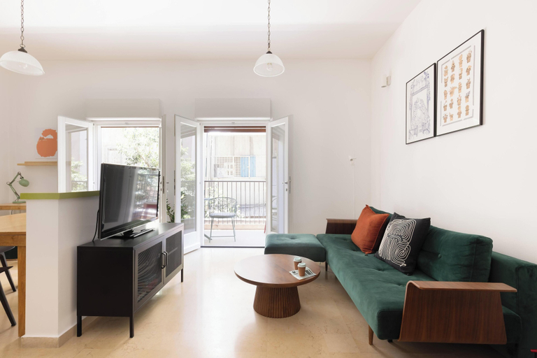 Others 4, Diz 3 By TLV2rent