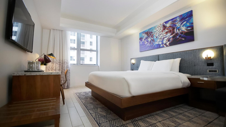 Room 3, CIRC Hotel By Hosteeva, Broward