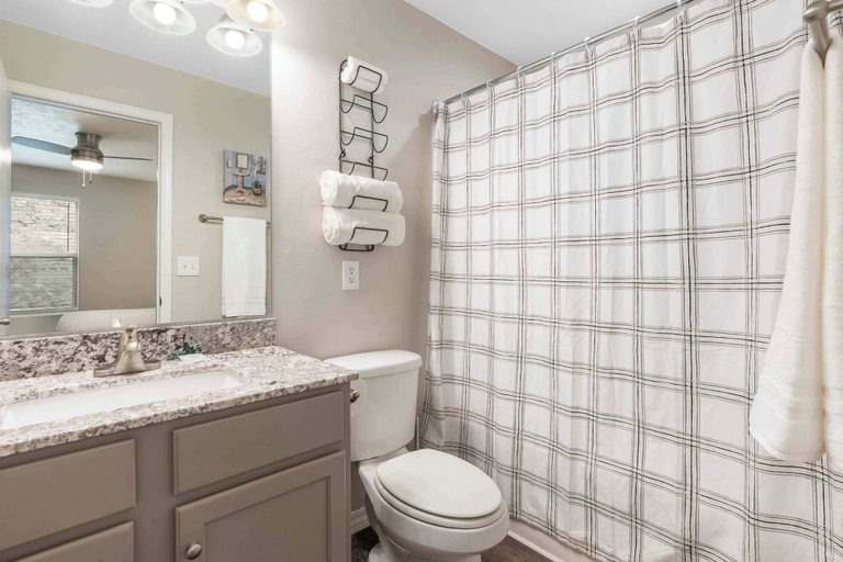 Bathroom 3, Rockwall Duo - Cottage + Lodge Combo, Taney